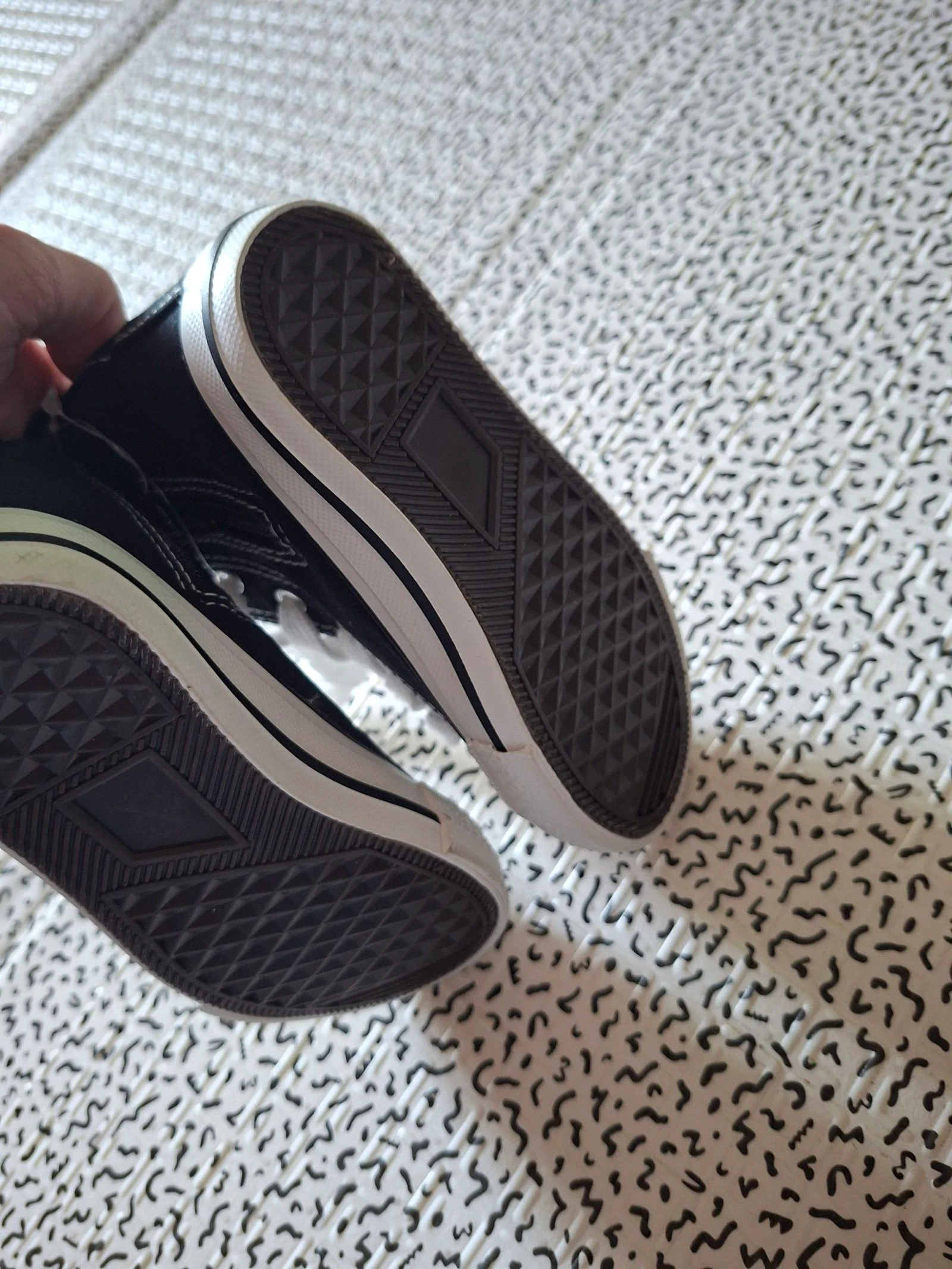 Black high-top sneakers size T24 for children new with tag – photo 5